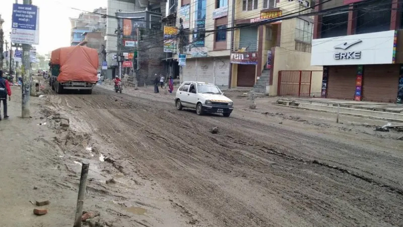 तीनपटक म्याद थप्दा पनि बनेन खजुरामा सडक
