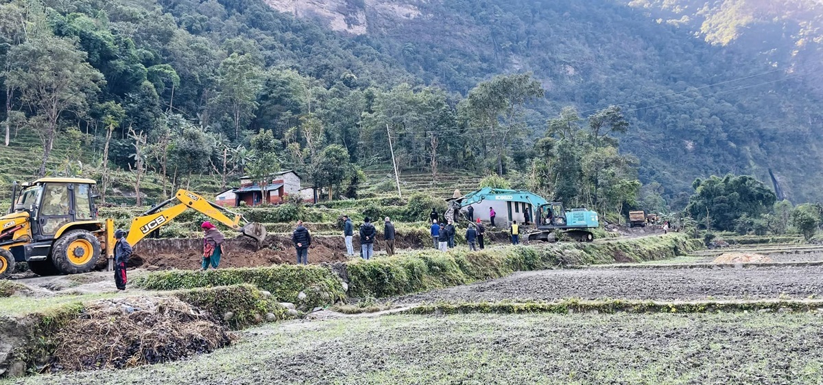 म्याग्दीको कृषि सडक कालोपत्रे गर्न धमाधम तयारी गरिँदै