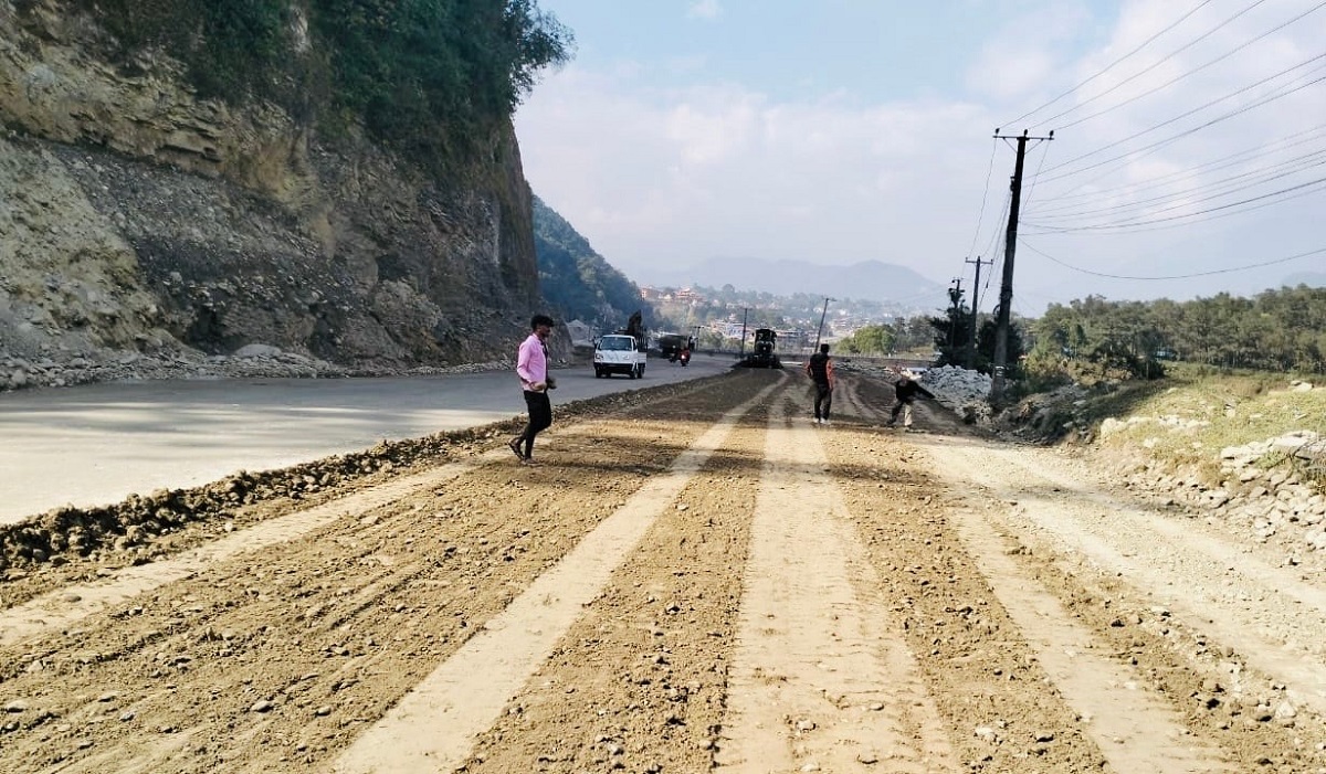 मध्यपहाडी लोकमार्गः हरिचोक-याम्दी सडक स्तरोन्नतिको काम तीव्र