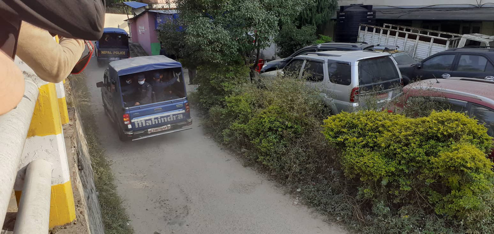 सन्दीप कारागार चलान हुँदै गर्दा अदालत परिसरमा जे देखियो [तस्बिरहरू]