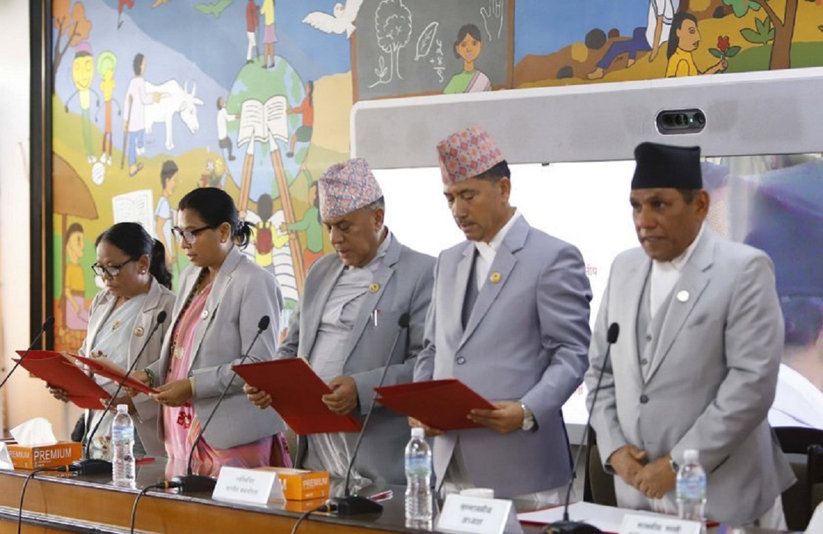राष्ट्रियसभाका समिति सभापतिहरूले लिए शपथ