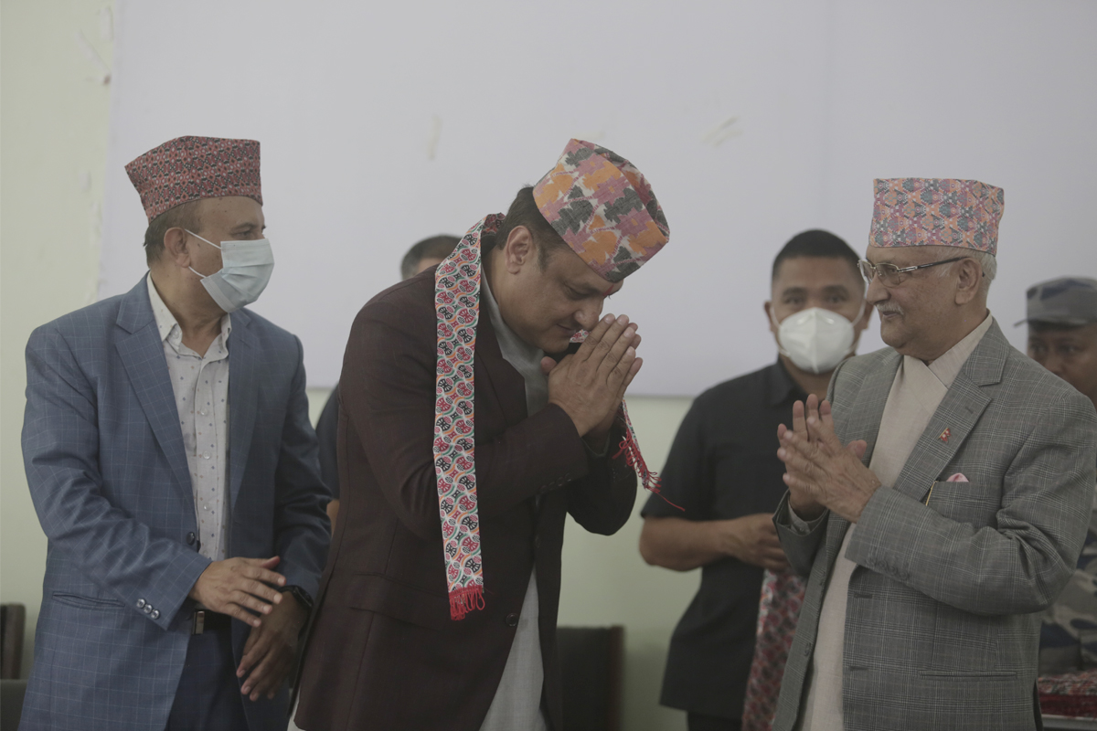 एमालेमा प्रवेश गरेपछि सर्वेन्द्र खनालले भने– हर्षविभोर छु