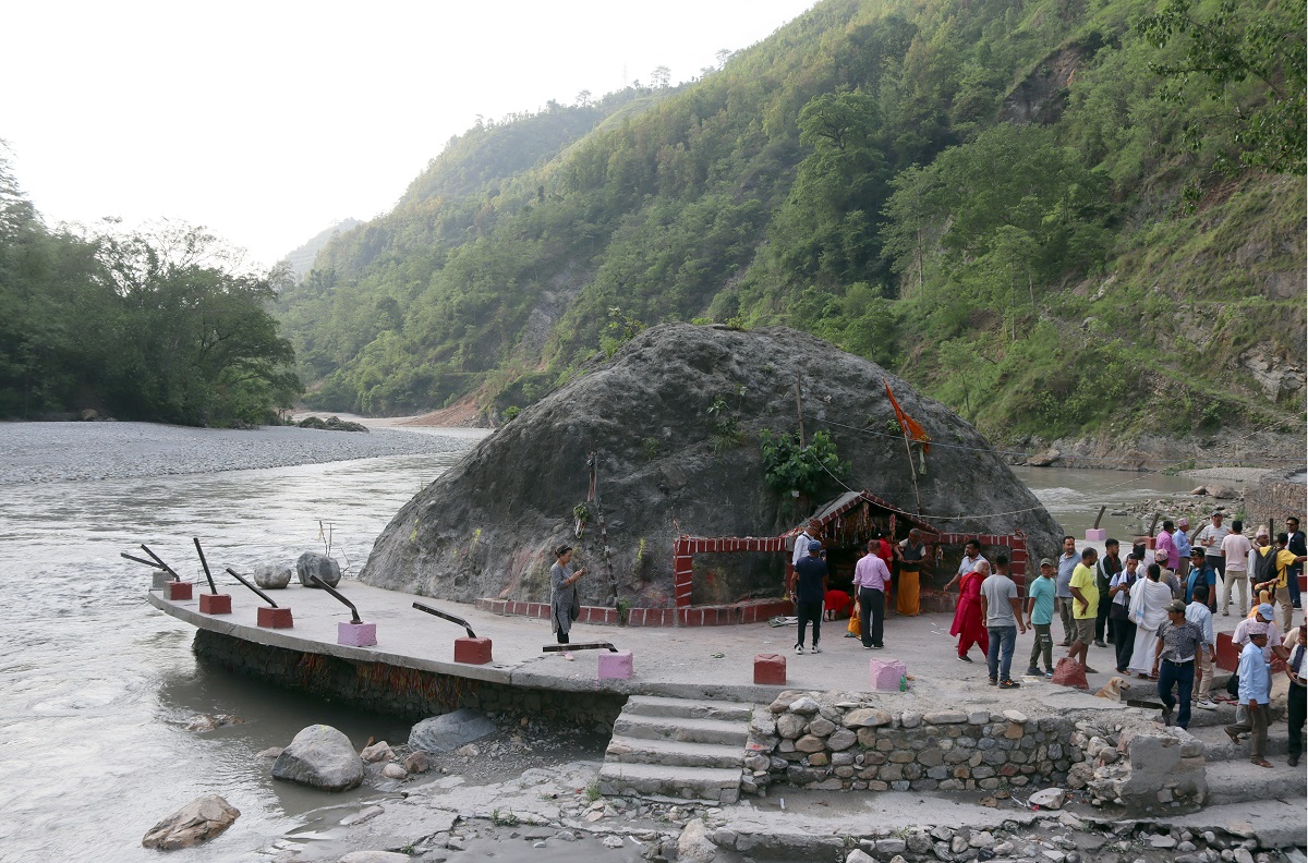 विश्व विराट शिला शालिग्राम संकटमा