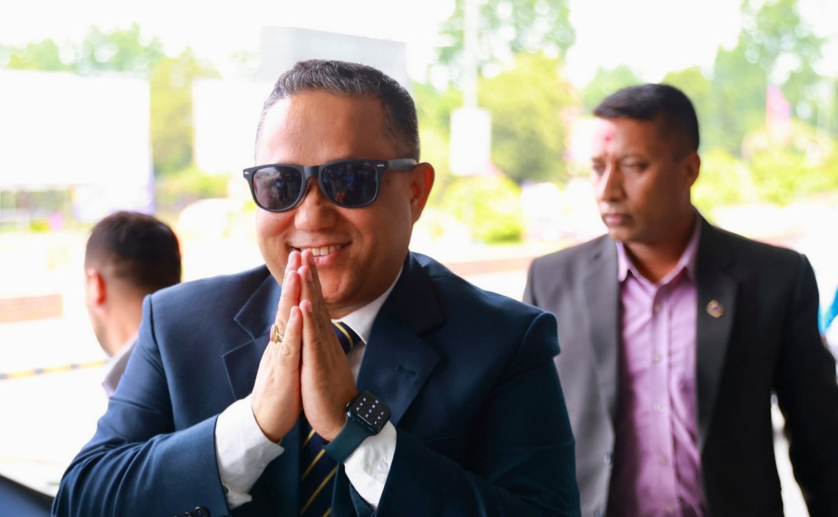 परराष्ट्रमन्त्री शिशिर खनाल भारत प्रस्थान