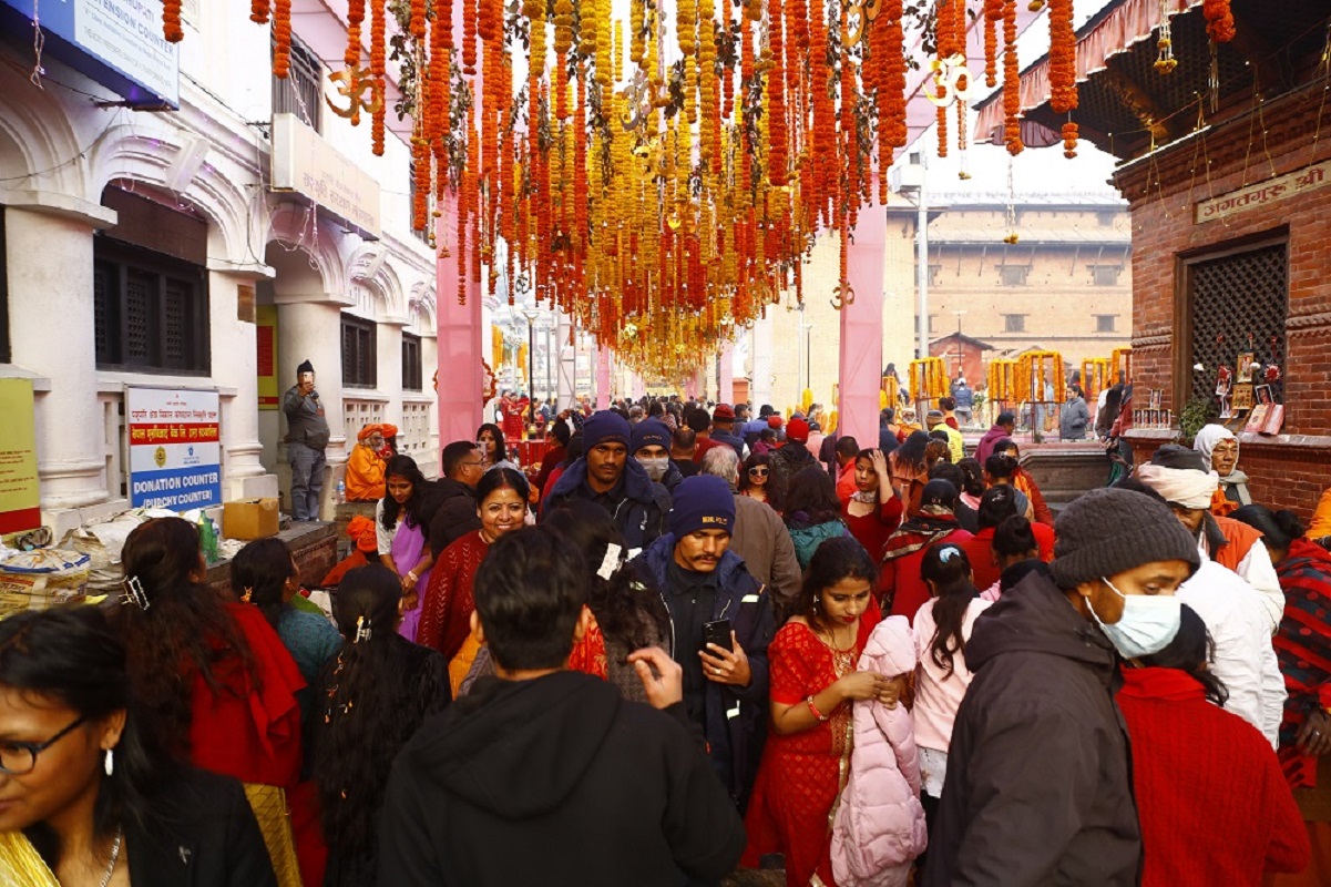 महाशिवरात्रिः साढे १२ बजेसम्म साढे चार लाख भक्तजनले गरे दर्शन