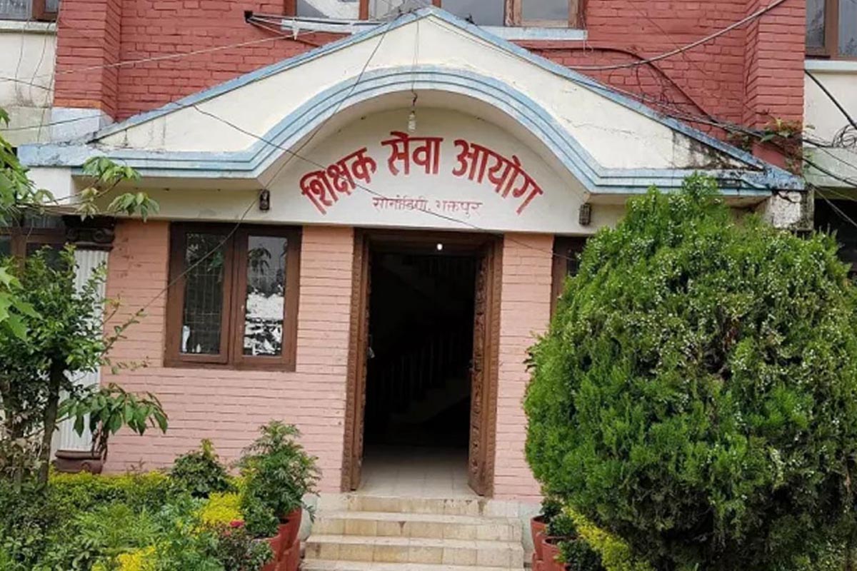 १७ हजारभन्दा बढी स्थायी शिक्षकका लागि दरखास्त आह्वान [प्रावि तहको विज्ञापनसहित]