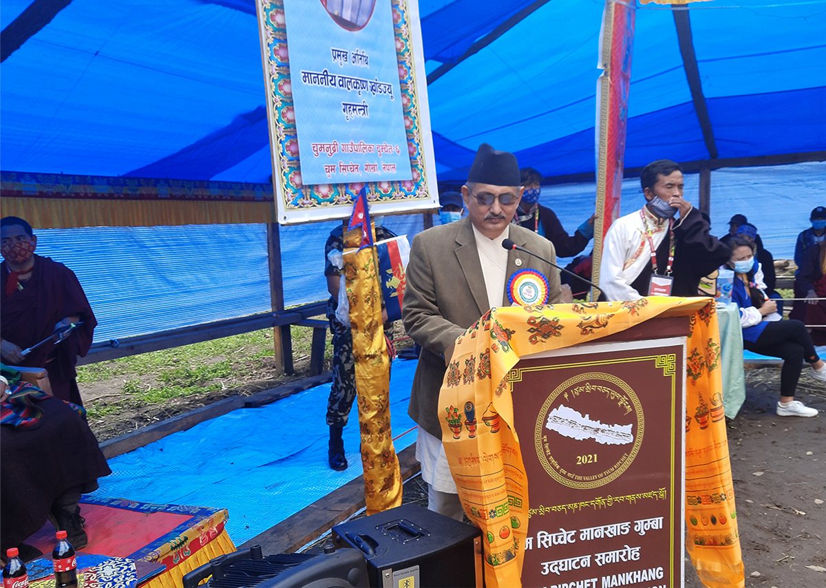 सिप्चेट पुगेर गृहमन्त्री खाँडले भने- हेलिकोप्टरबाट भएपनि खाद्यान्न ढुवानी हुन्छ