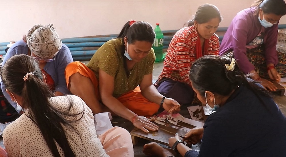 सयपत्रीबाट धुप बनाउन सिक्दै यान्चोकका महिला