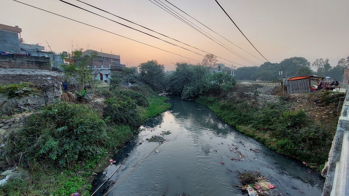 उद्योगहरूलाई कारबाही गर्दा पनि रोकिएन सिर्सिया नदीको प्रदूषण