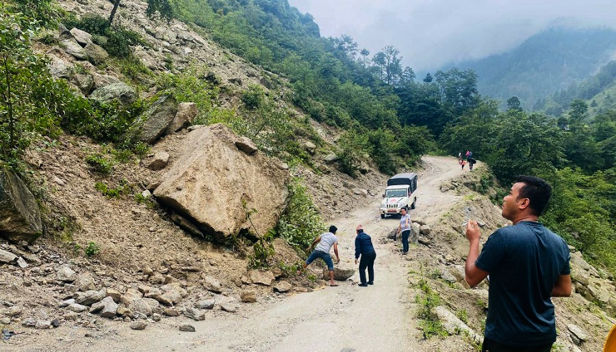 सिस्नेरी-दक्षिणकाली सडक ११ पुससम्म बन्द