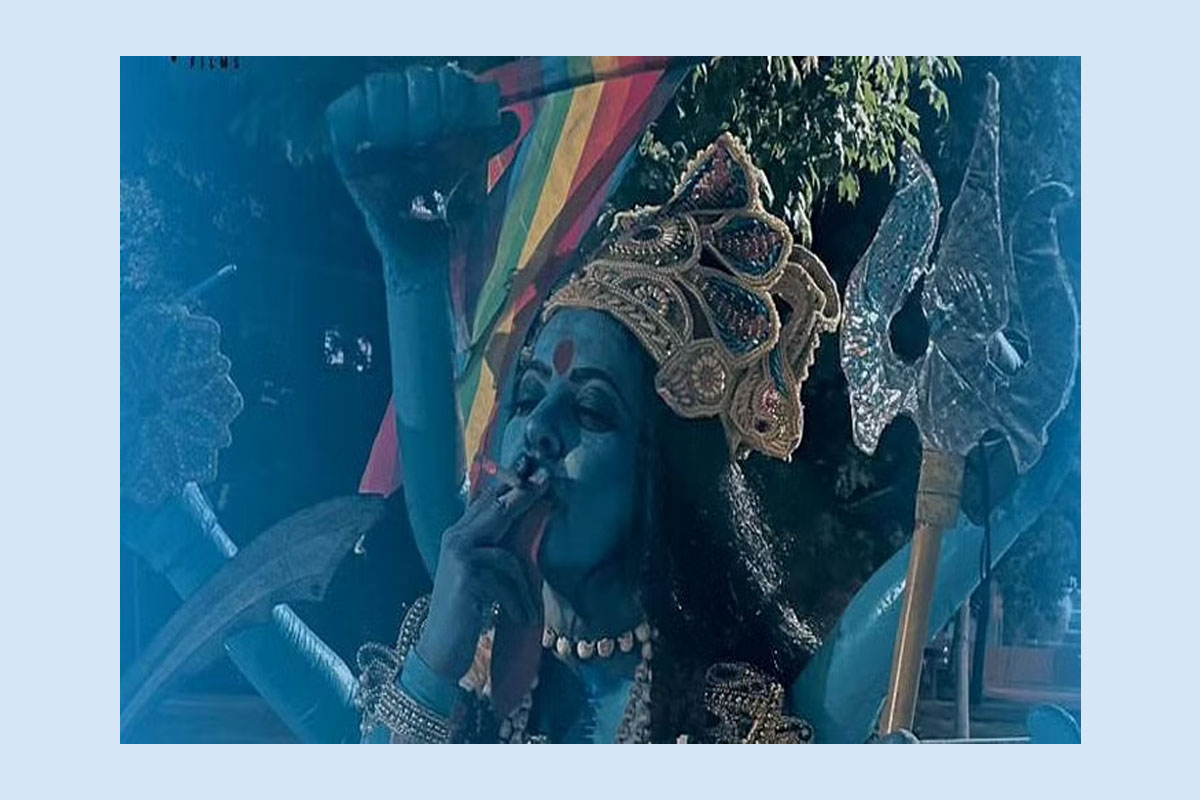 देवीले चुरोट तानेको तस्बिरले भारतलाई तनाव