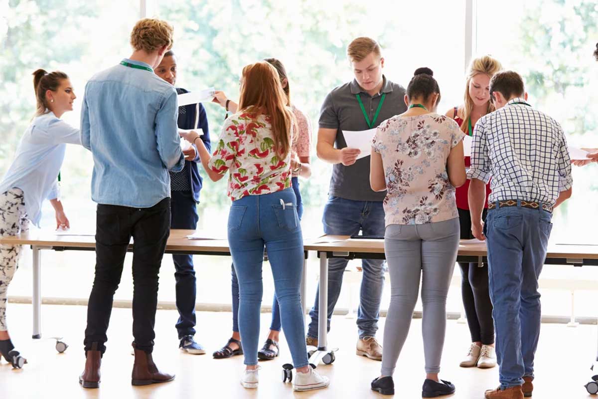 स्वस्थ र फिट रहन दैनिक दुई घण्टा उभिने!