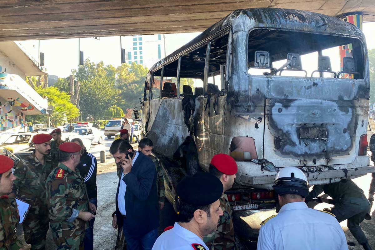 सेनाको बसमा बम बिस्फोट हुँदा १३ जनाको मृत्यु