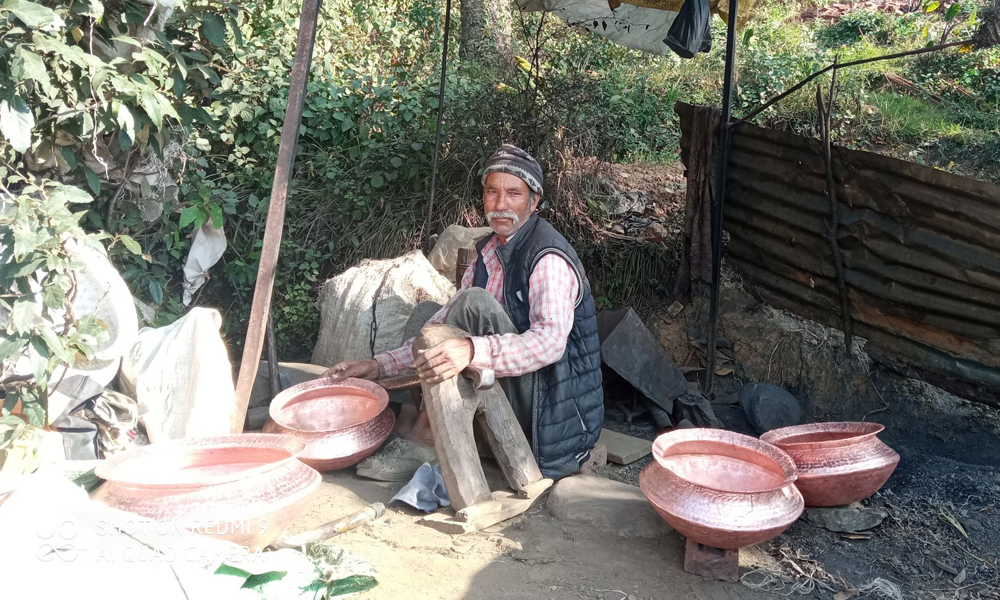 तामाका भाँडा बनाउने पेसा विस्थापित हुँदै