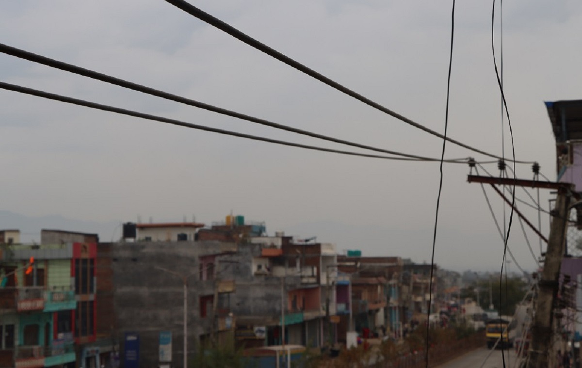 एक करोड खर्चिएर फेरियो तुलसीपुर बजार क्षेत्रका विद्युतका तार