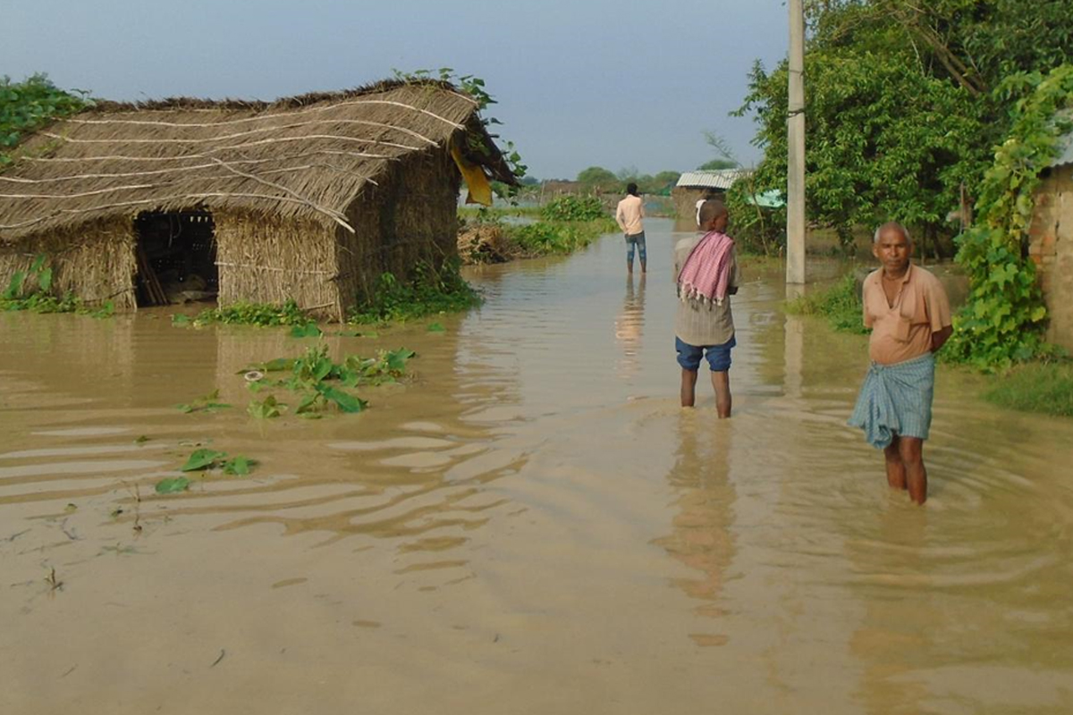 भारी वर्षाका कारण रौतहटको महेशपुर गाउँ डुबानमा