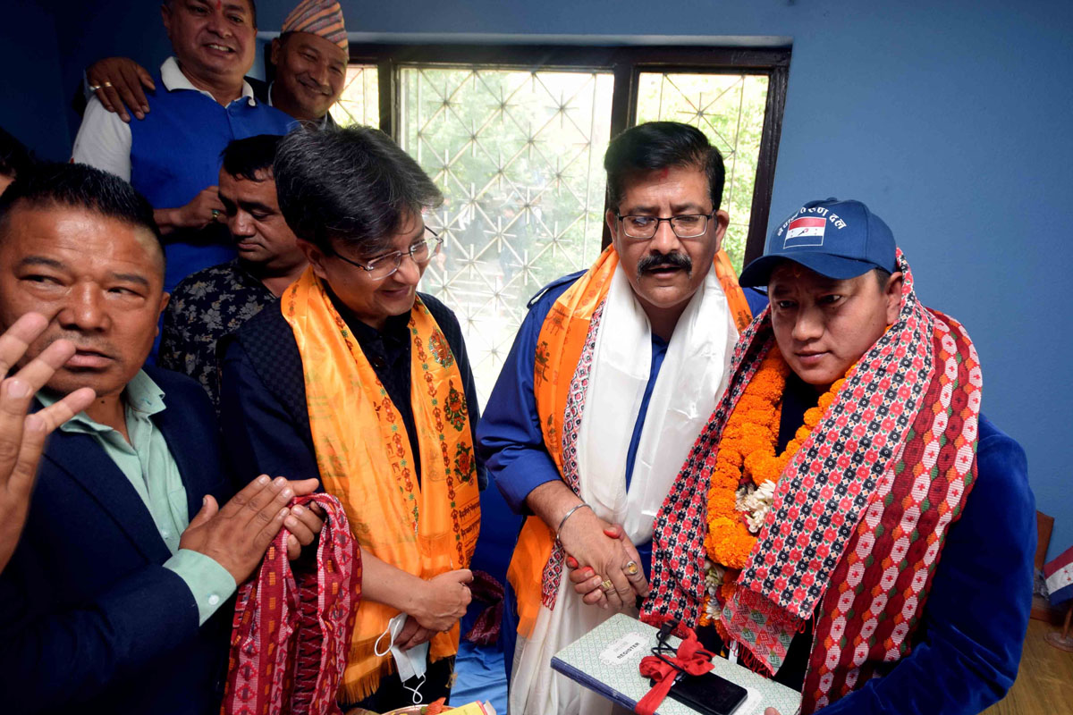 तरुण दलका अध्यक्ष गुरुङद्वारा पदभार ग्रहण