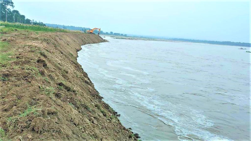 मदुईमा आपतकालीन तटबन्ध निर्माण