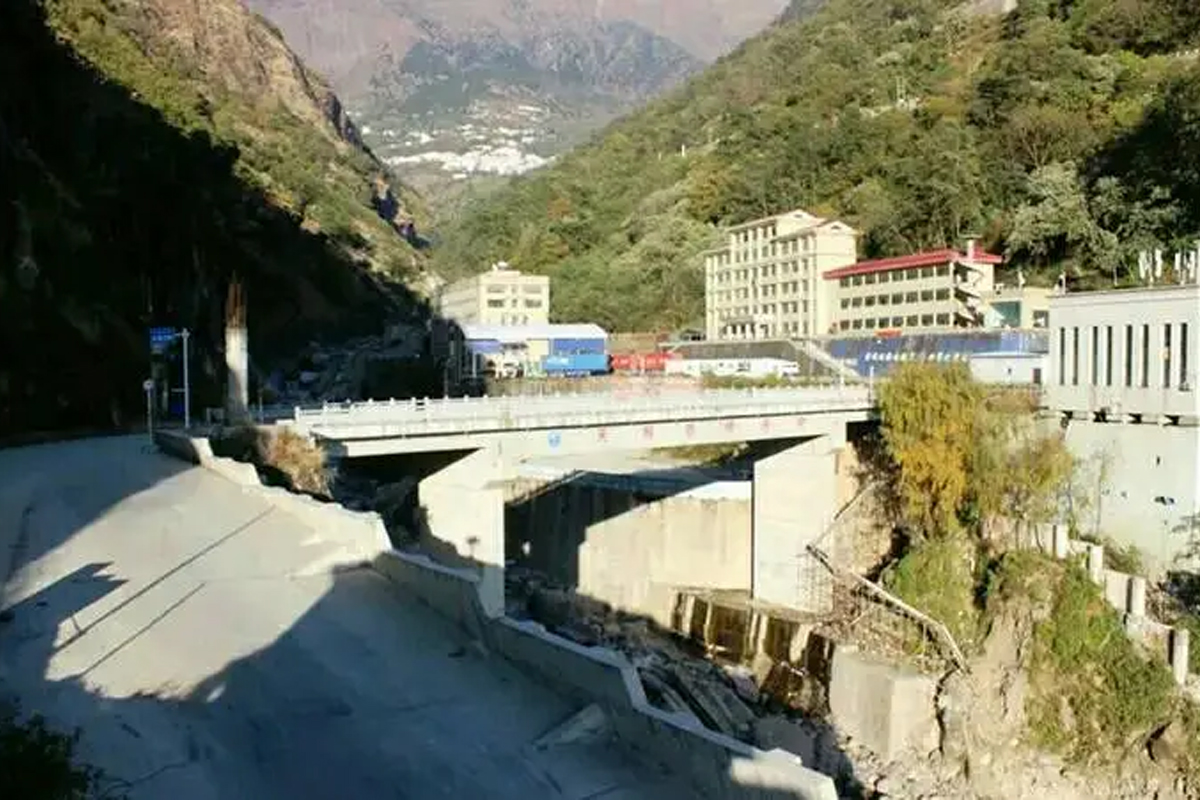 सुनसान तातोपानी नाका