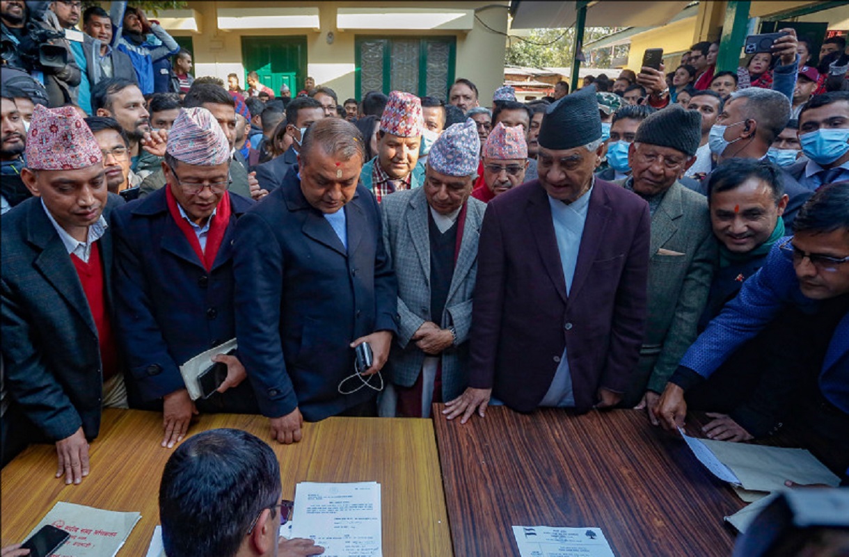 चिसो मौसममा सिंहदबारभित्र राजनीतिक सरगर्मी