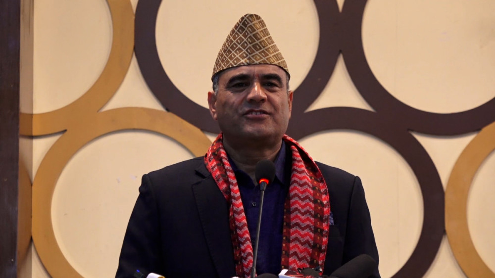 कांग्रेस केन्द्रीय सदस्य नैनसिंह महरको शब्द रहेको ‘बन्छ बन्छ मेरो देश बन्छ’ गीत सार्वनिक