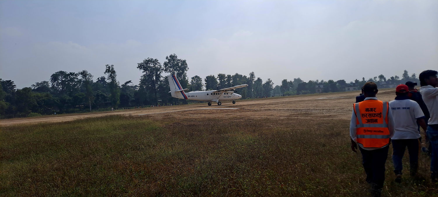 माओवादी द्वन्द्वले बन्द टीकापुर विमानस्थलमा ३८ वर्षपछि उड्यो विमान