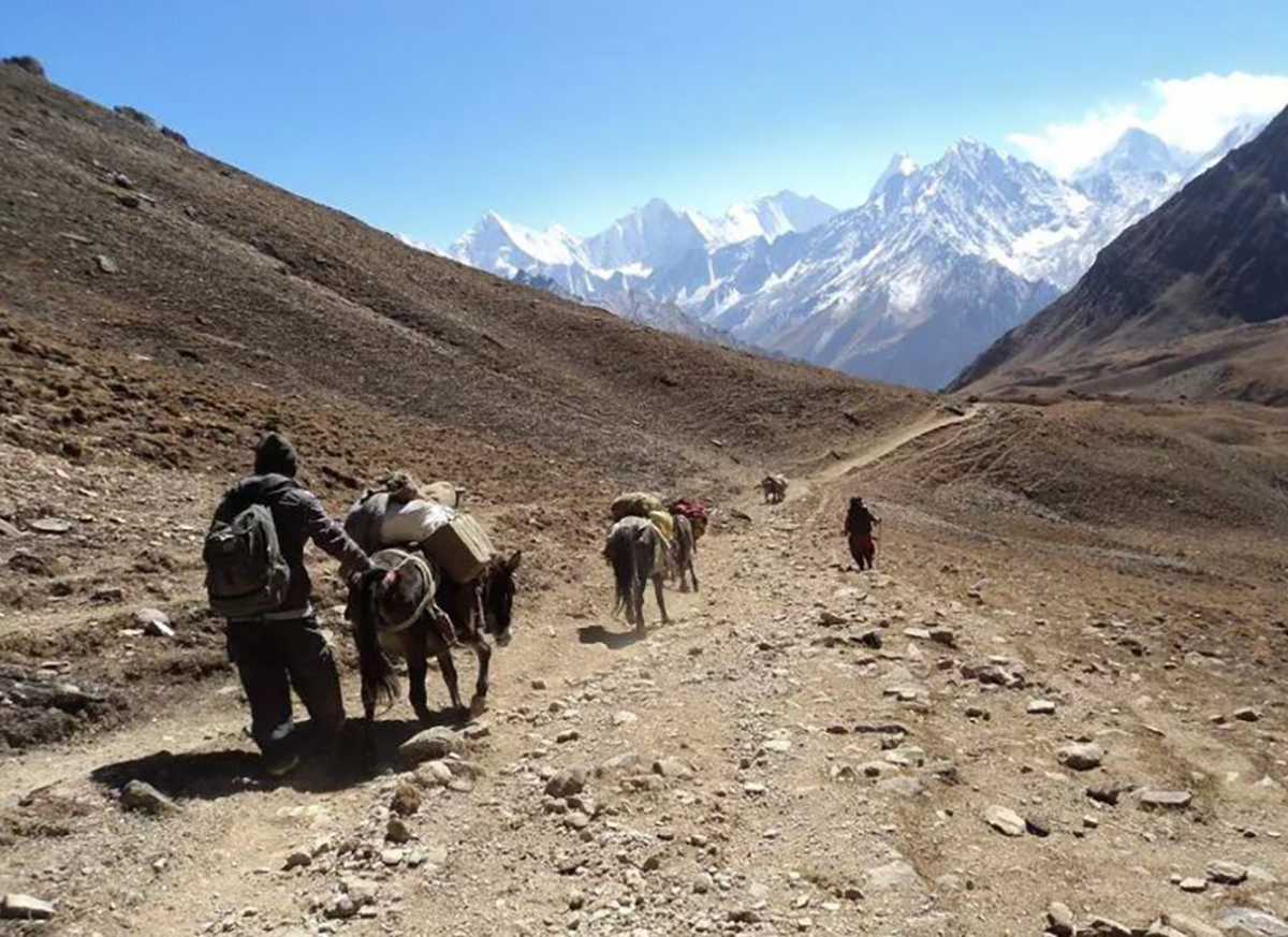त्रिदेशीय सीमा जोड्ने दार्चुला-तिंकर सडकको काम सुरु गर्दै नेपाली सेना