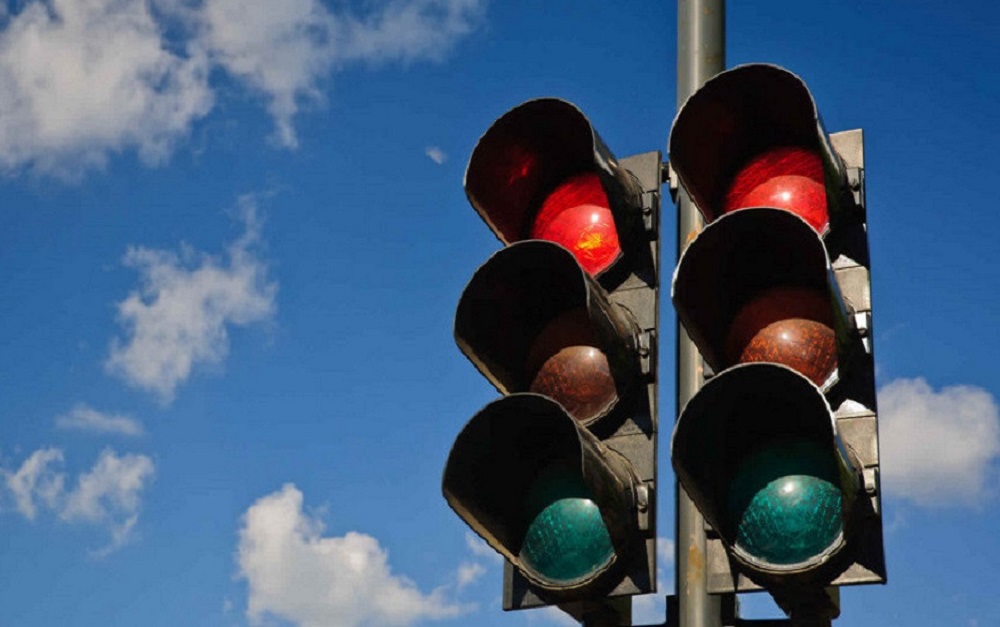 बबरमहलमा पैदलयात्रु आफैंले ट्राफिक लाइट बालेर बाटो काट्न सक्ने