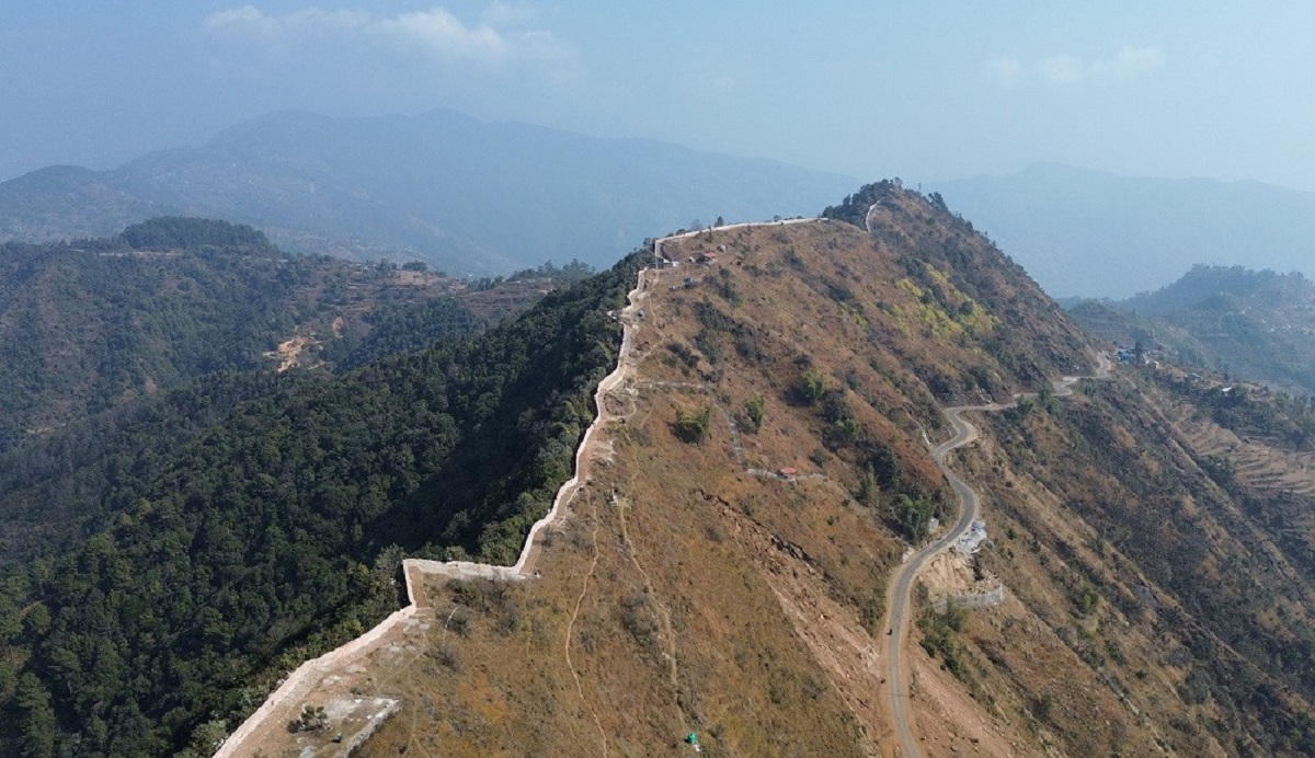 पर्यटकको रोजाइमा 'तुवाचुङ मिनी ग्रेटवाल'