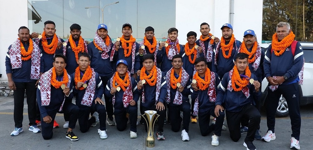 यू–१९ क्रिकेट उपाधि विजेता टोली स्वदेश फर्कियो  