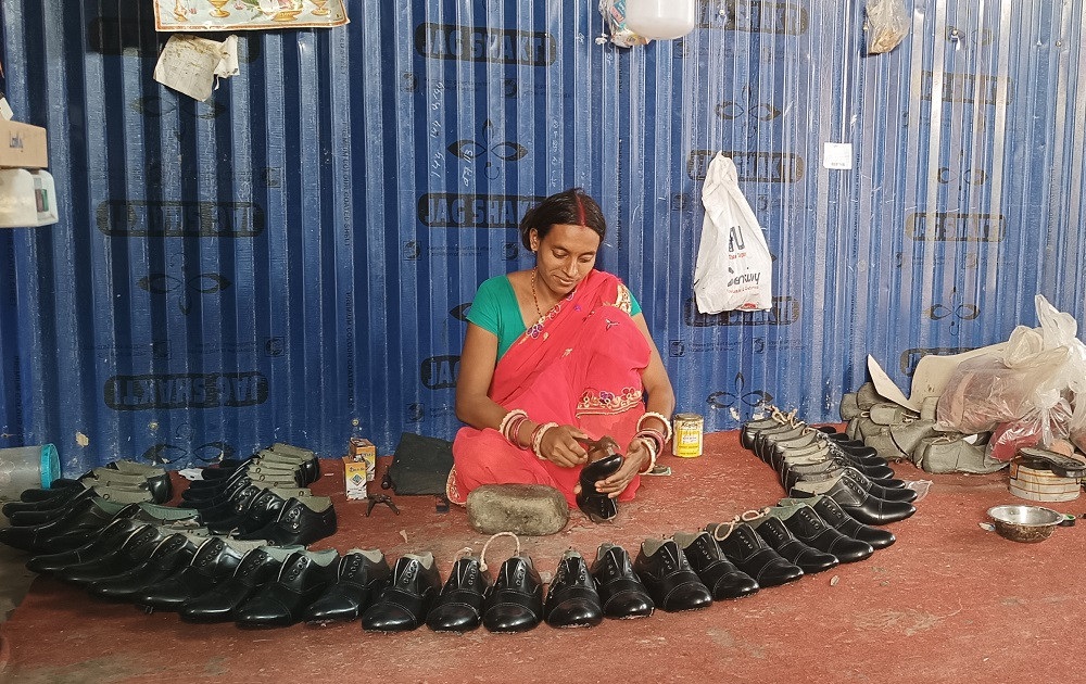 जुत्ता सिलाएर उद्यमी बनेकी निर्मला