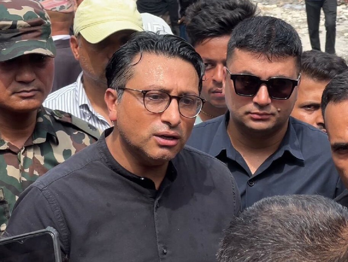बाढी प्रभावित क्षेत्रमा अर्थमन्त्री वाग्ले : 'ढुक्क हुनुहोस्, स्रोतको अभाव हुन दिनेछैनौं'
