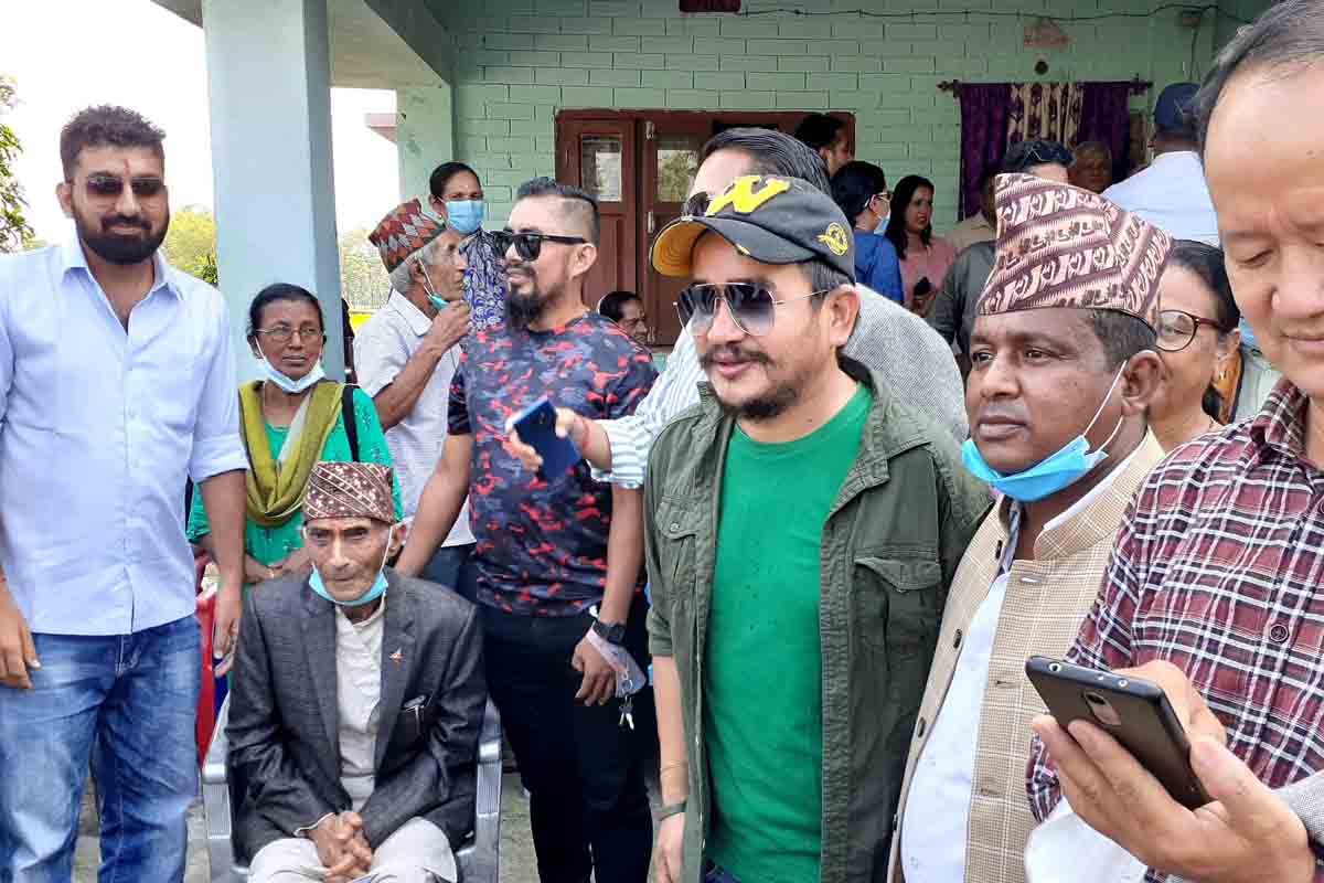 ओलीको आँखाको इसारामा जब कलाकार विल्सनविक्रमले उड्नै लागेको फ्लाइट क्यान्सिल गरे…