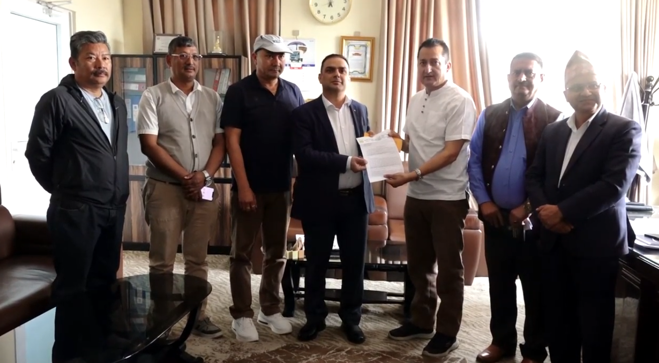 शिक्षक आन्दोलनले आजित यातायात व्यवसायीले सरकार गुहारे