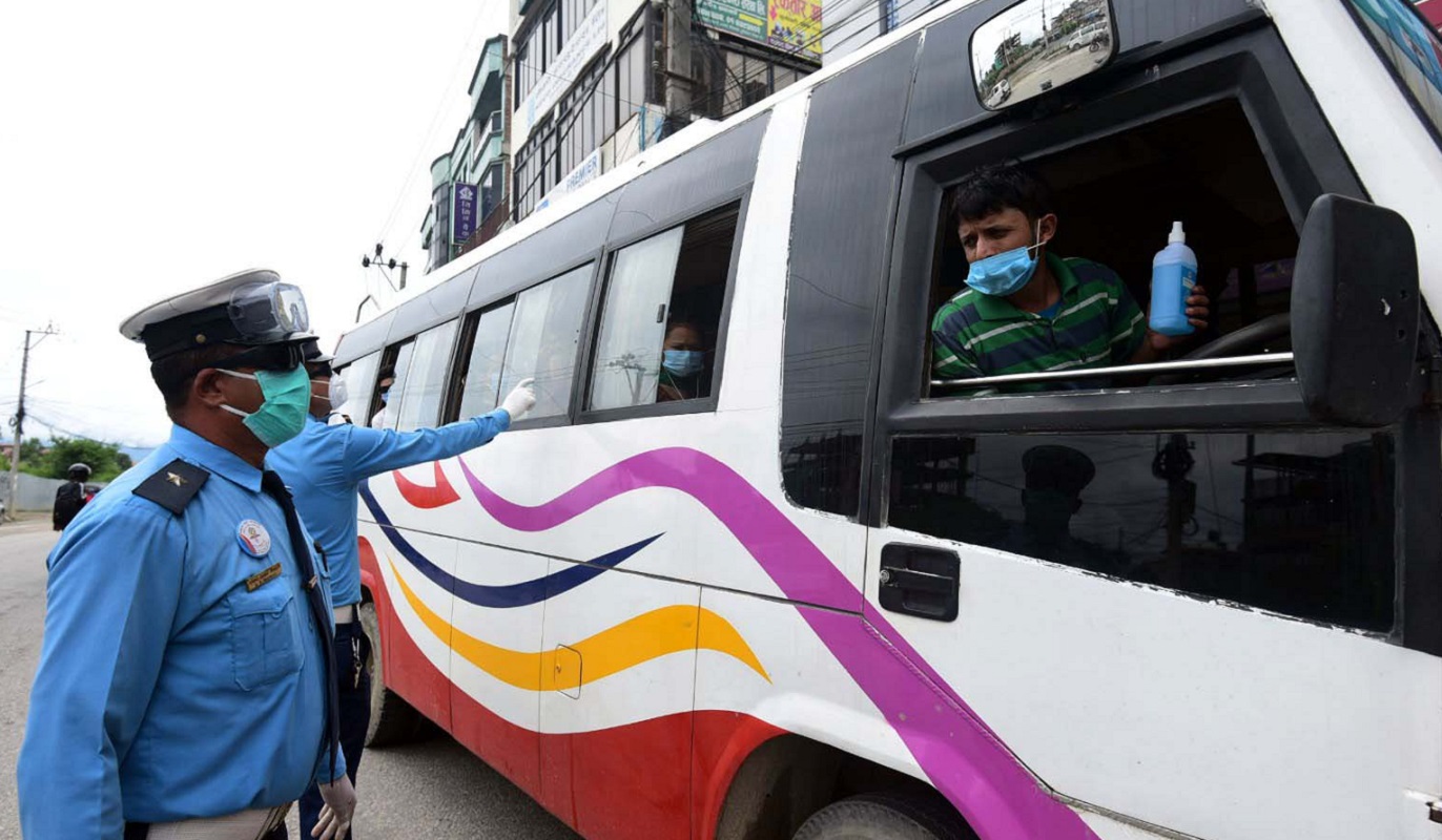 कैलालीमा ‘यात्रुसँग एक मिनेट’