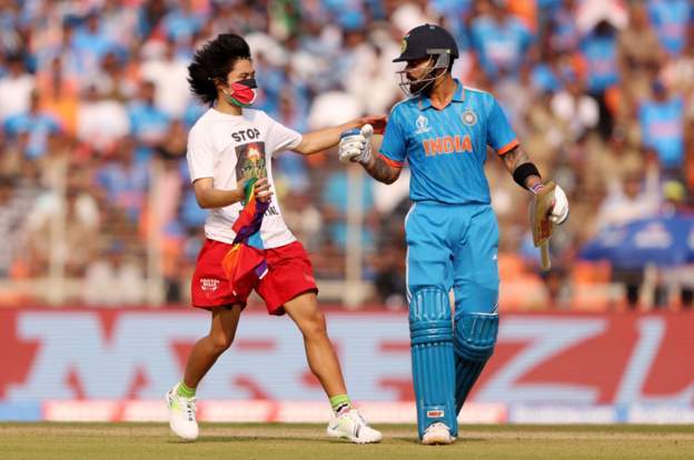 फाइनल म्याचमा 'फ्रि प्यालेस्टाइन' मैदान पसेपछि...