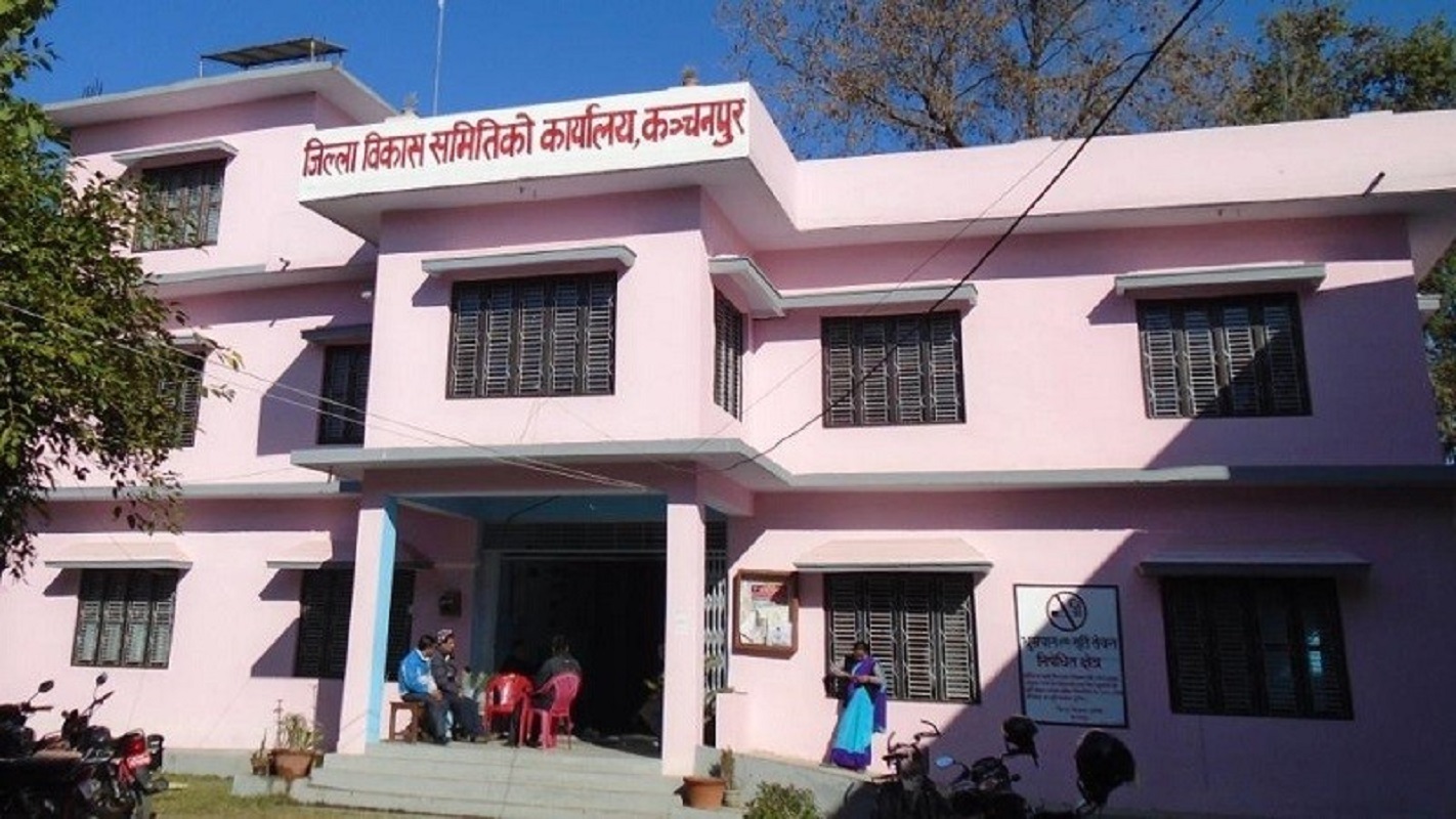 जनप्रतिनिधि-कर्मचारी 'टसल' : कार्यकक्षमै थुनिए कार्यालय प्रमुख