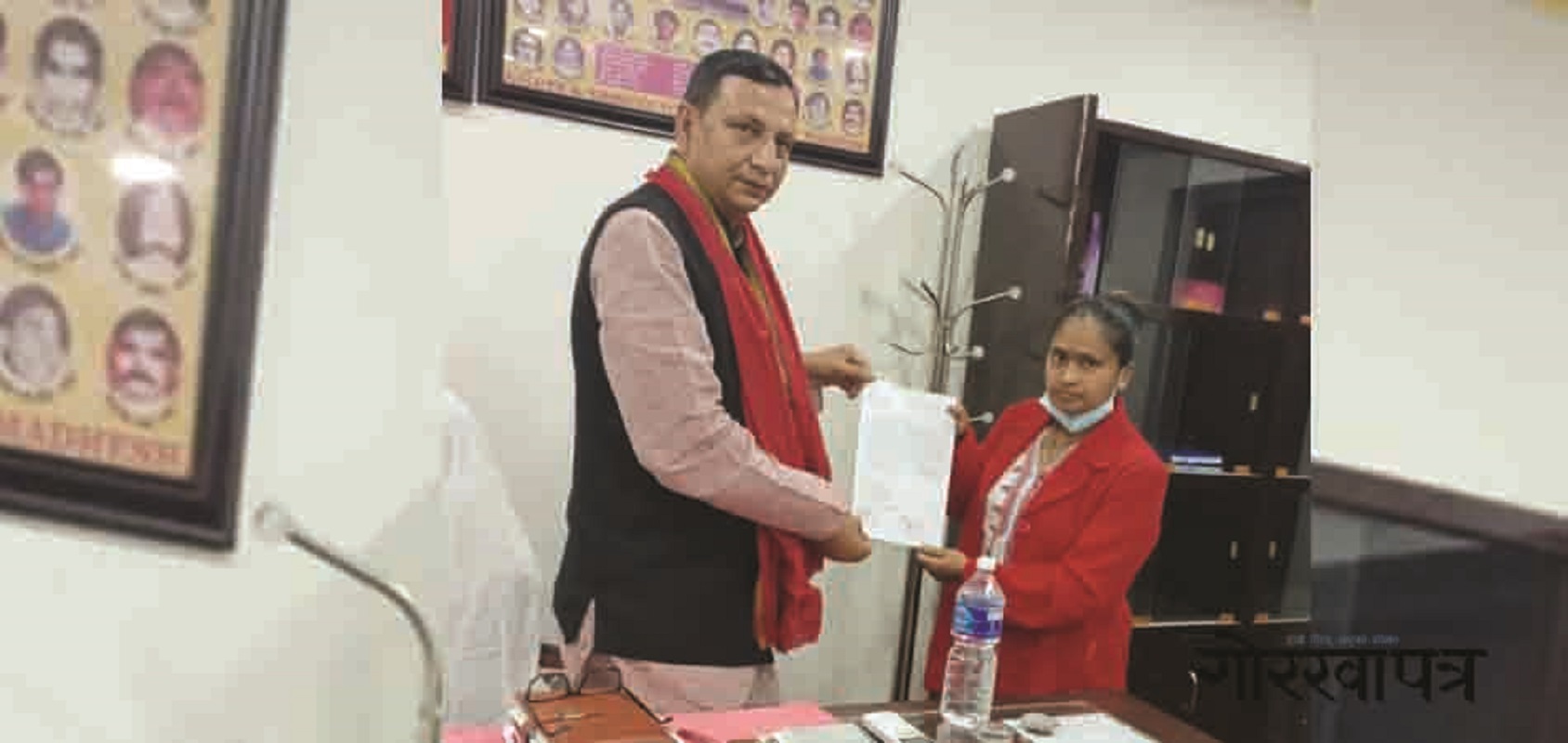 विज्ञापन खुलाउन माग गर्दै मुख्यमन्त्रीलाई ज्ञापनपत्र