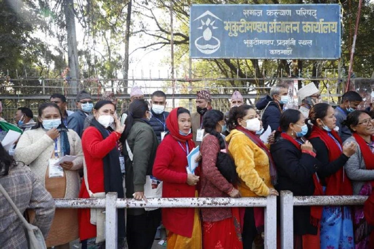 कांग्रेस महाधिवेशन : मतदानस्थलमा उम्मेदवार भोट माग्न व्यस्त [फोटो फिचर]